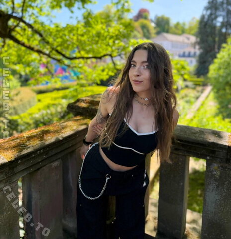 Junicats nude photo 18