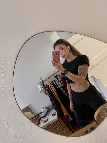 Junicats nude photo 15