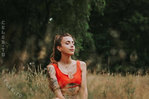 Junicats nude photo 11