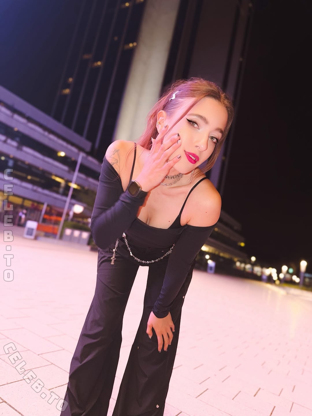 Junicats nude photo 1