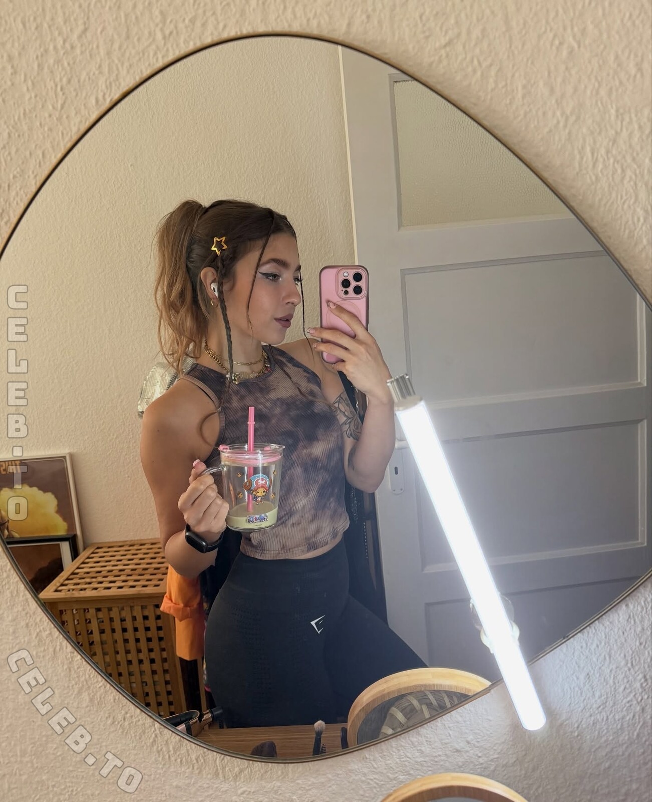 Junicats nude photo 2