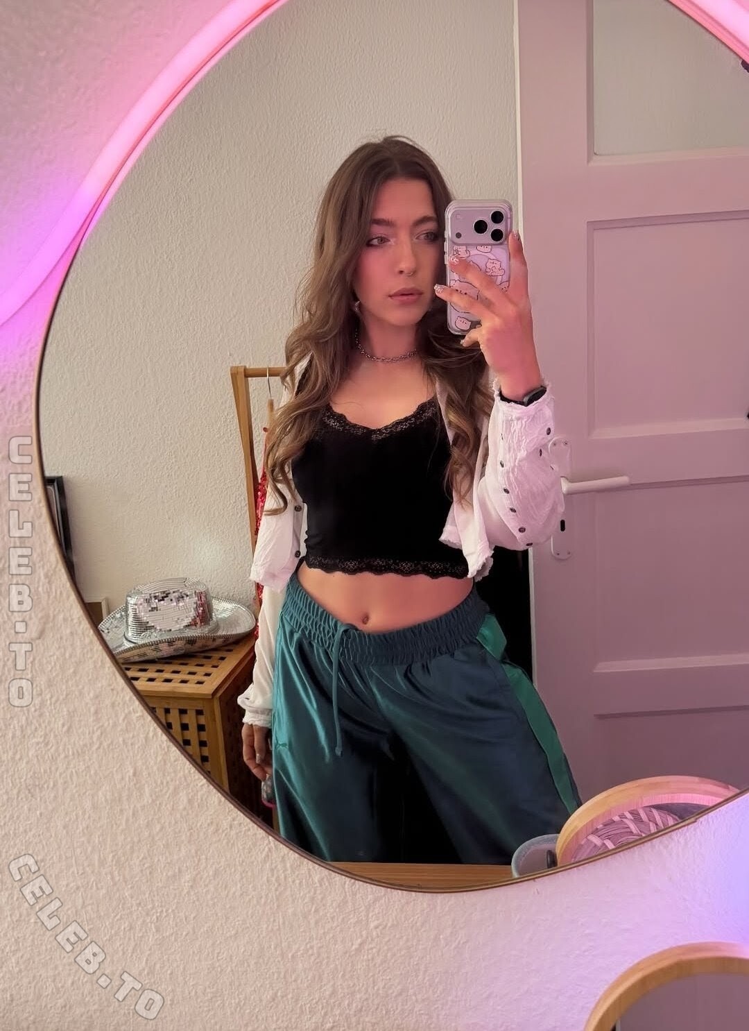 Junicats nude photo 8