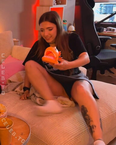 Junicats nude photo 22