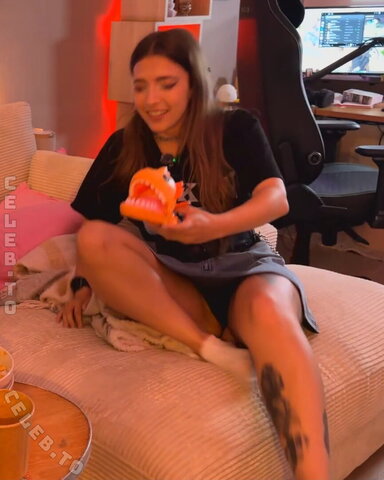 Junicats nude photo 21