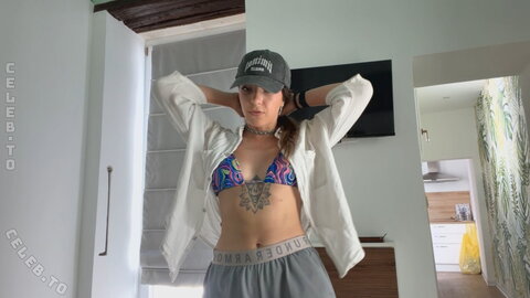 Junicats nude photo 5