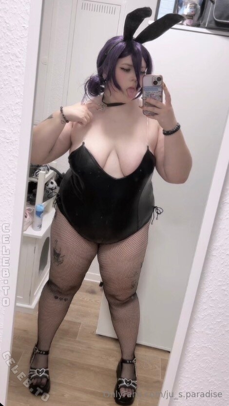 ju_s.paradise nude photo 2