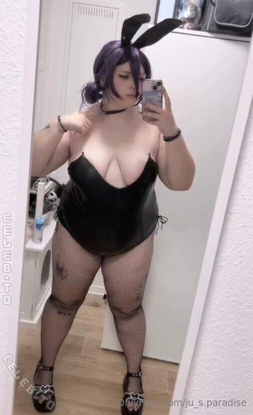 ju_s.paradise nude photo 4