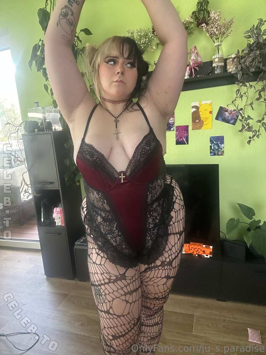 ju_s.paradise nude photo 2