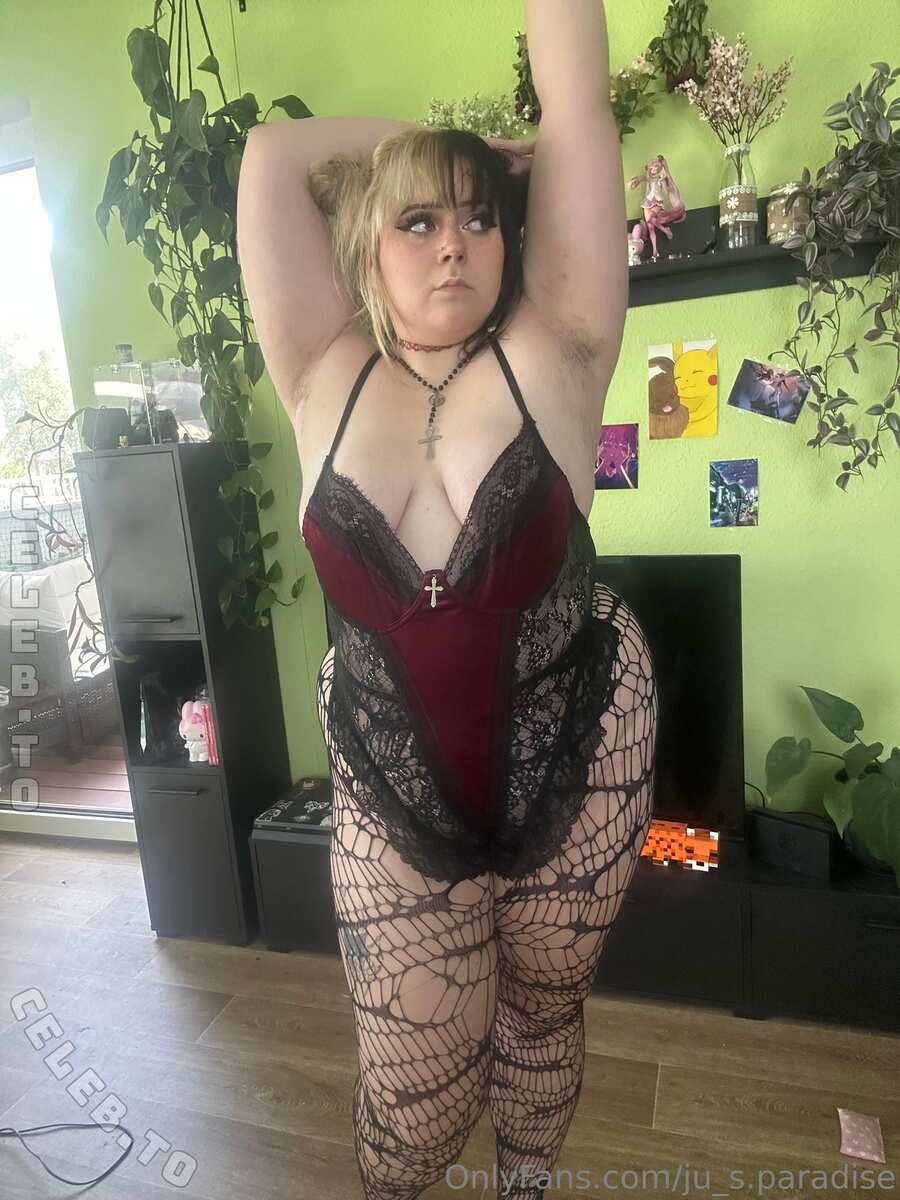 ju_s.paradise nude photo 3