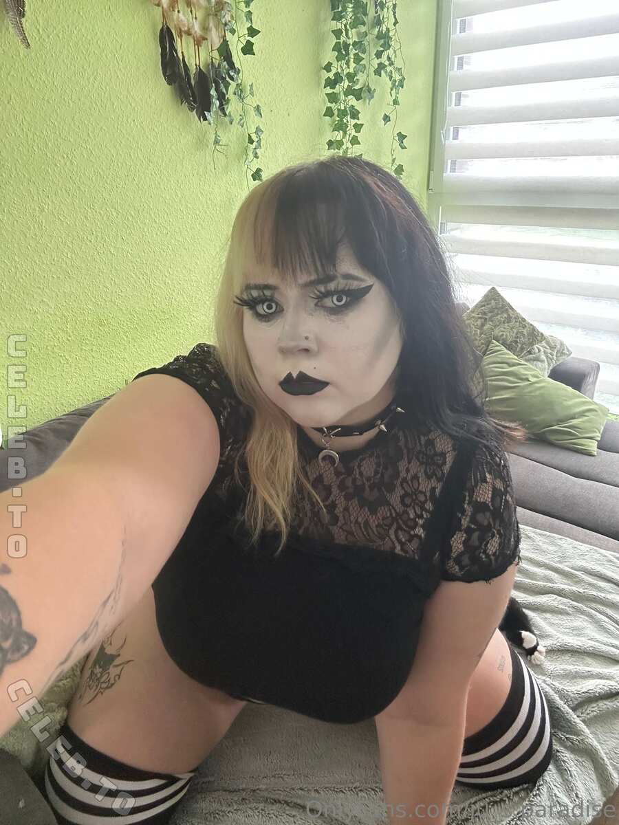 ju_s.paradise nude photo 2
