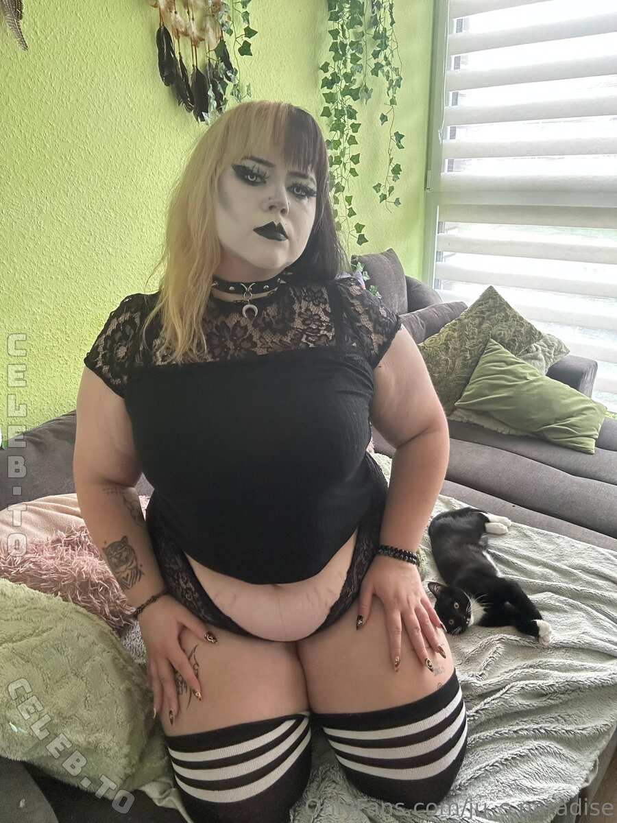 ju_s.paradise nude photo 3