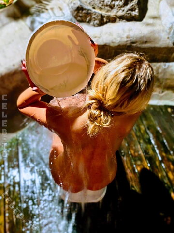 JustBecci / beccisplayground – Becki on vacation in Japan Hopefully there will be more of that