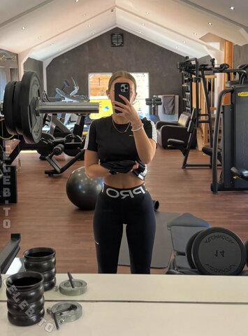justfranzi.x nude photo 9