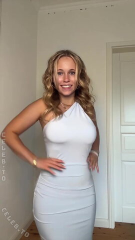 justfranzi.x nude photo 2