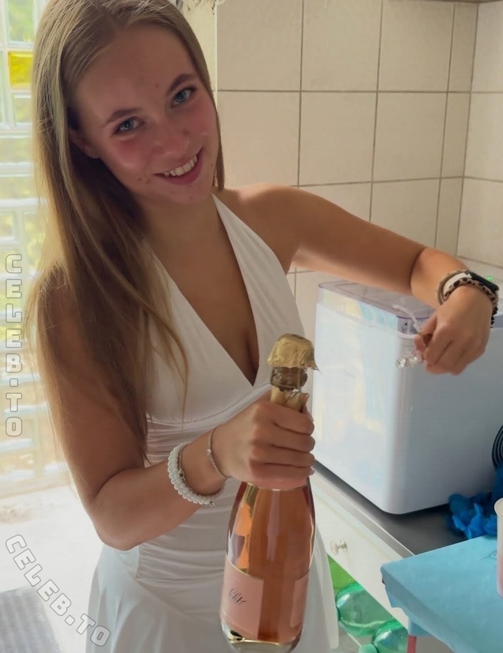 justfranzi.x nude photo 2