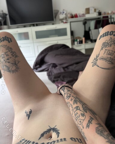 justine_tfs nude photo 1