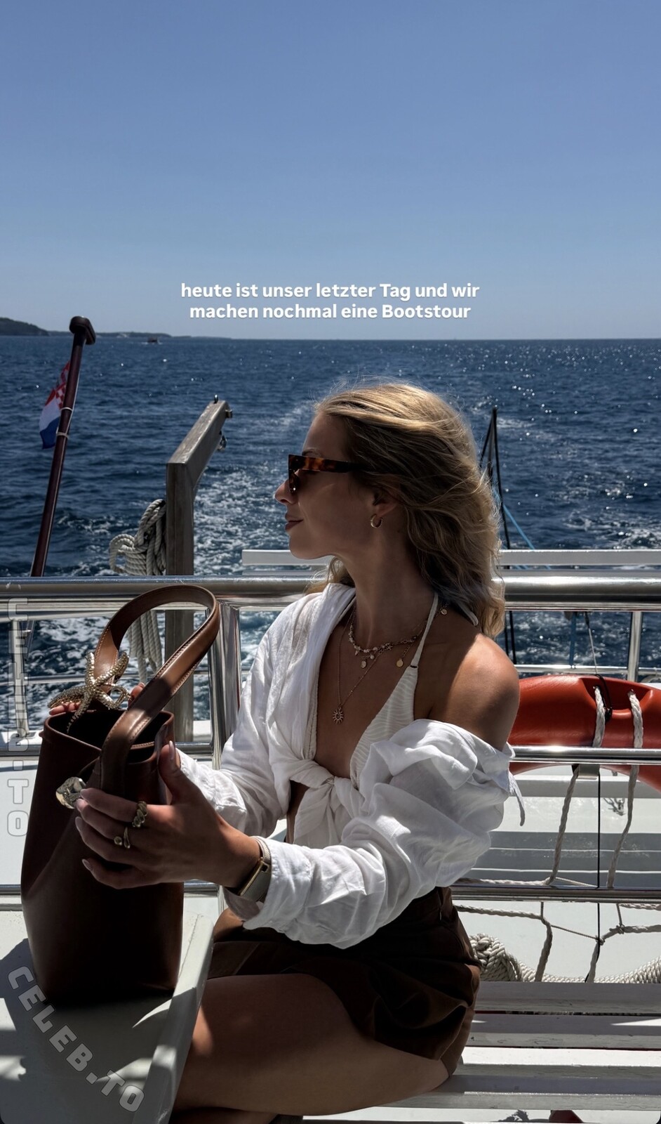 JustSayEleanor nude photo 1