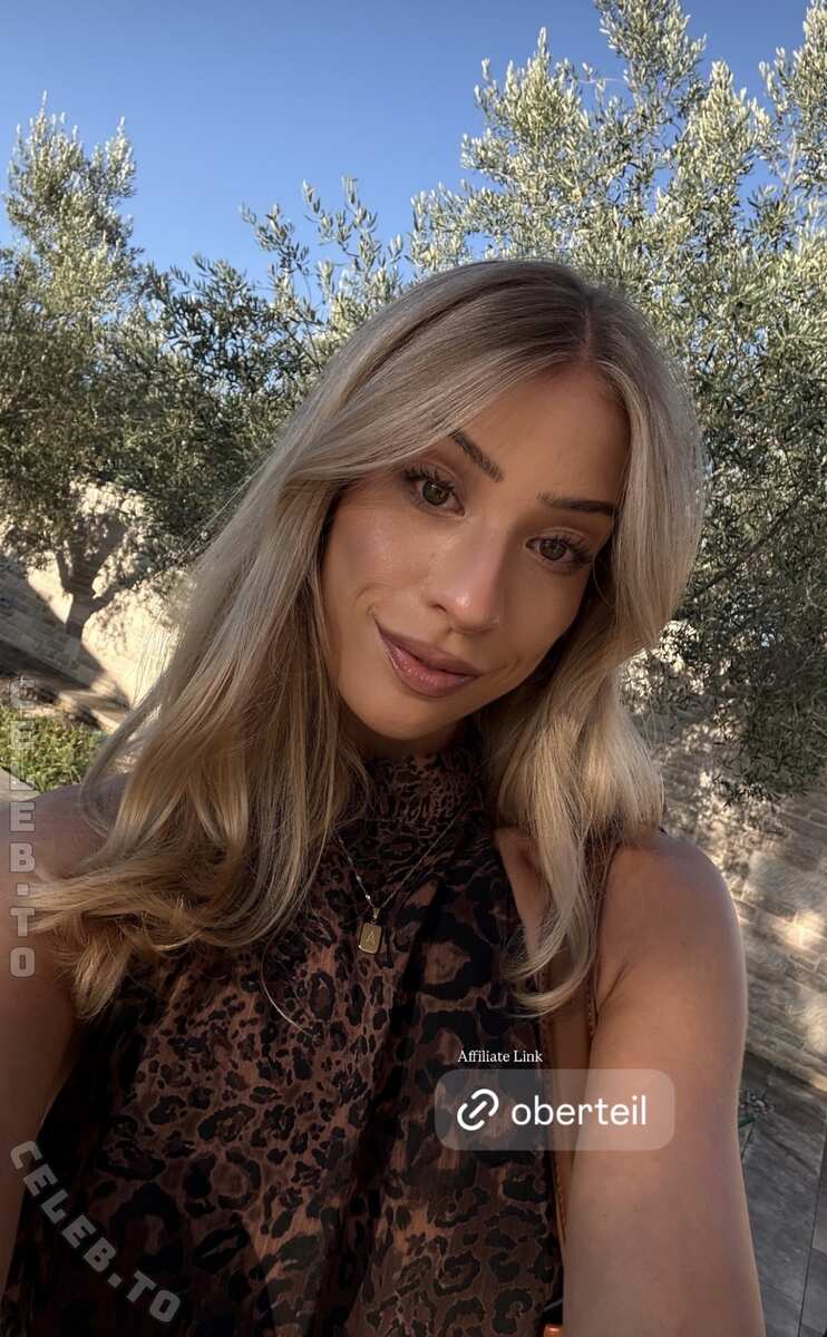 JustSayEleanor nude photo 5