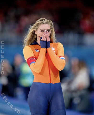 Jutta Leerdam nude photo 2