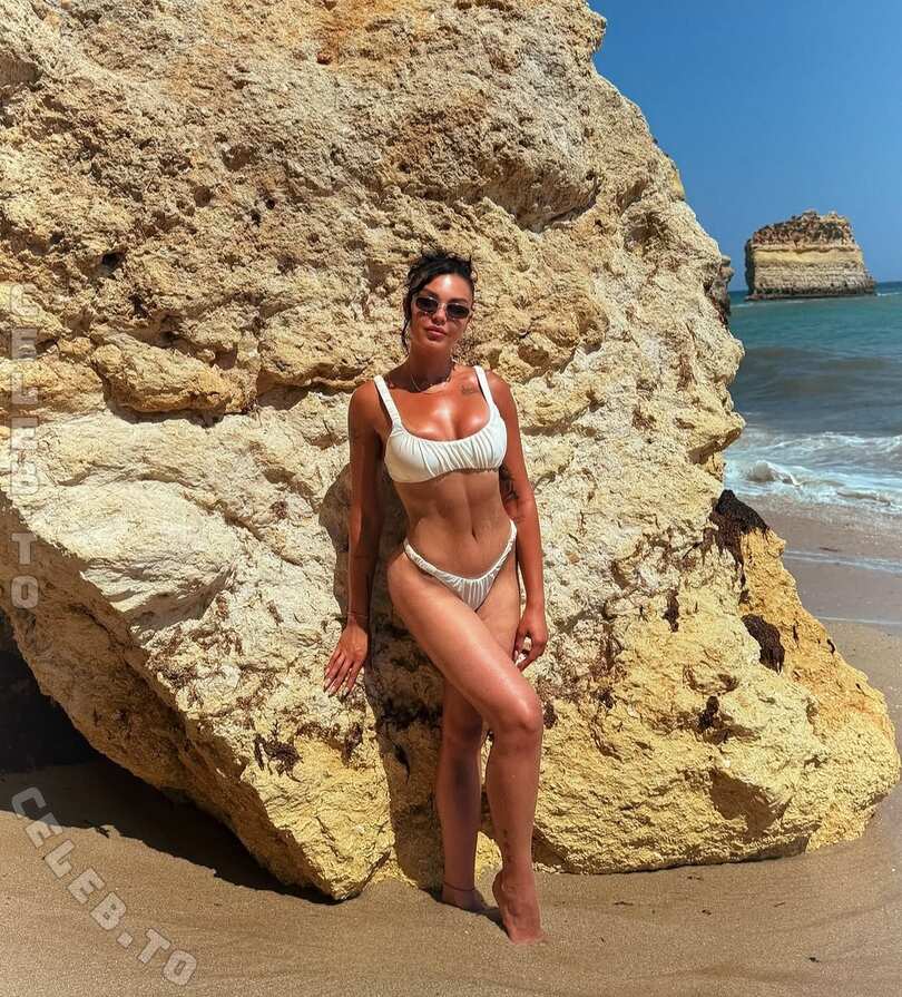 Kabee CH nude photo 1