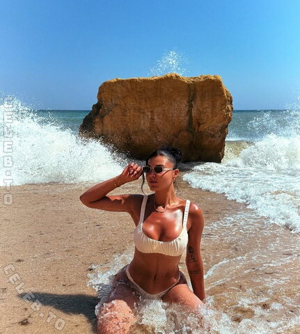 Kabee CH nude photo 1