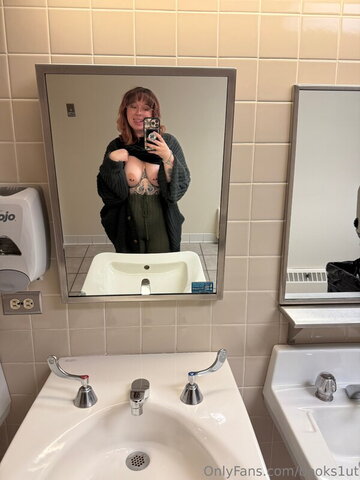 kacyk18 nude photo 12
