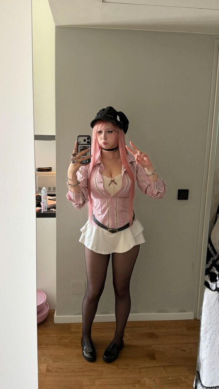 ka_e.7 nude photo 1