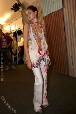 Kaia Gerber nude photo 7