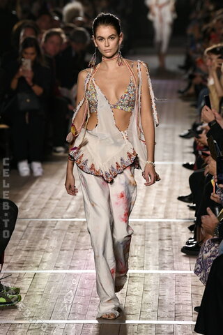 Kaia Gerber nude photo 2