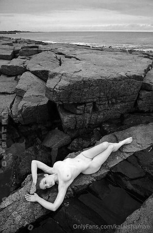 kalaishamae – Black and White.