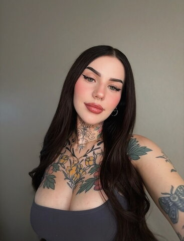 Kalei nude photo 1