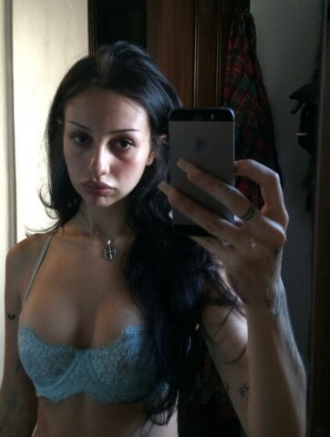 KamilaBatti Hot (3 photos)