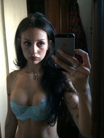 KamilaBatti nude photo 2
