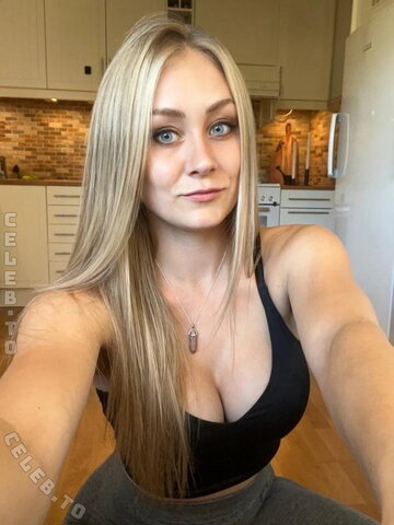 Kandyland nude photo 6