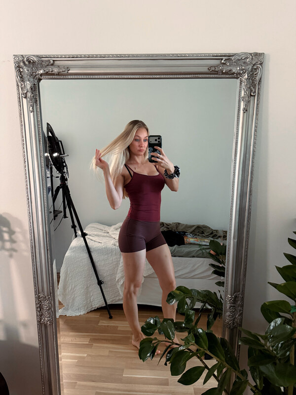 Kandyland nude photo 3