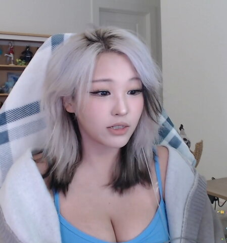 Kang Hee Yoon nude photo 1
