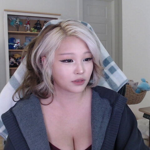 Kang Hee Yoon nude photo 5