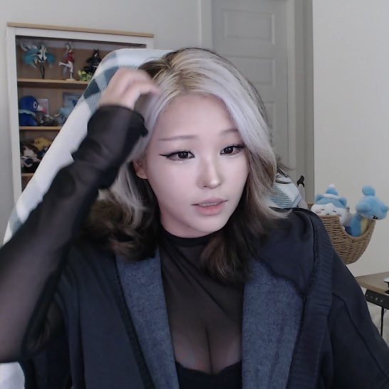 Kang Hee Yoon nude photo 1