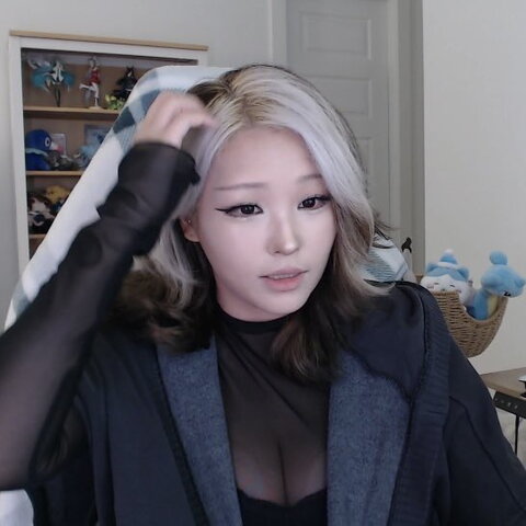 Kang Hee Yoon nude photo 2