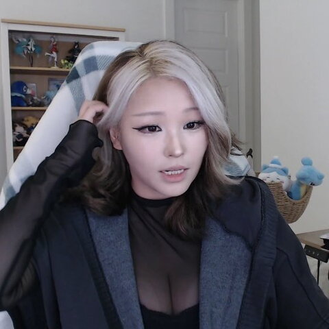 Kang Hee Yoon nude photo 1