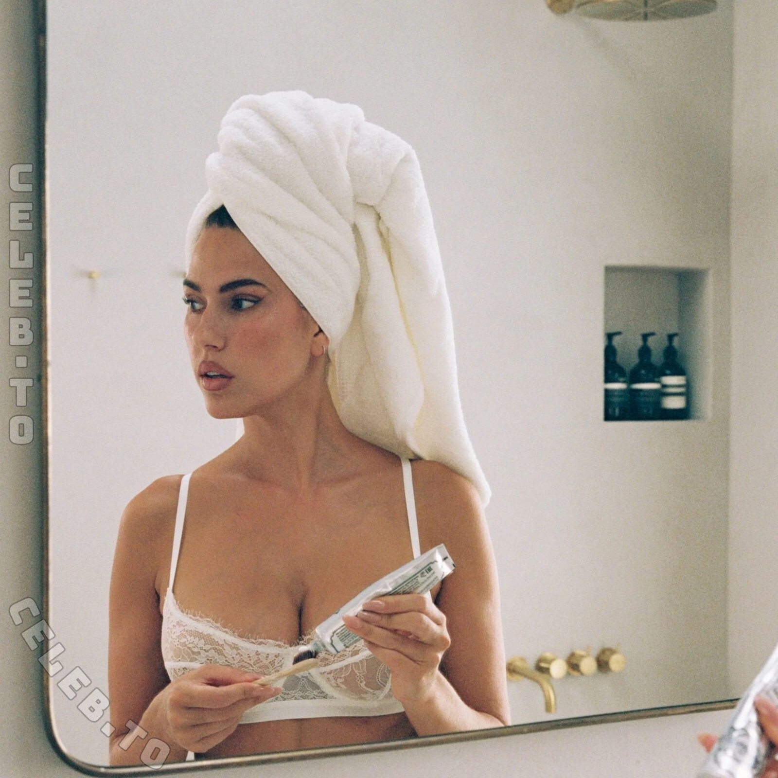 Kara Del Toro nude photo 9
