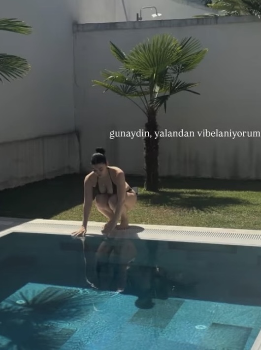 Kardelen Akıncı nude photo 7
