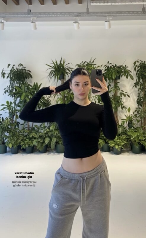 Kardelen Akıncı nude photo 13