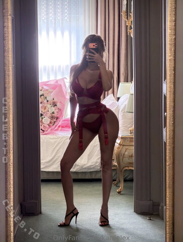 Kardelexuwu nude photo 30