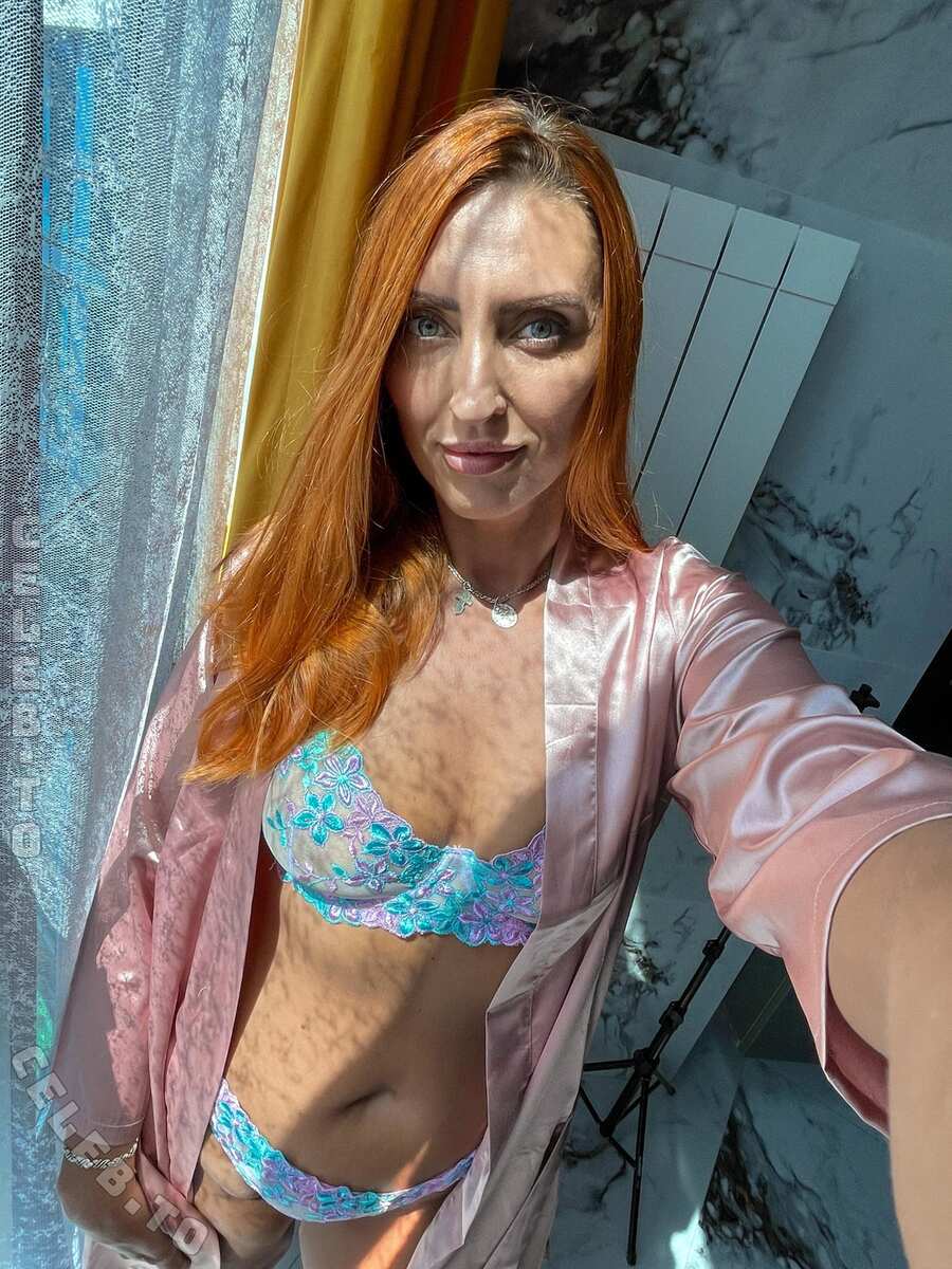 Karie Castle nude photo 1