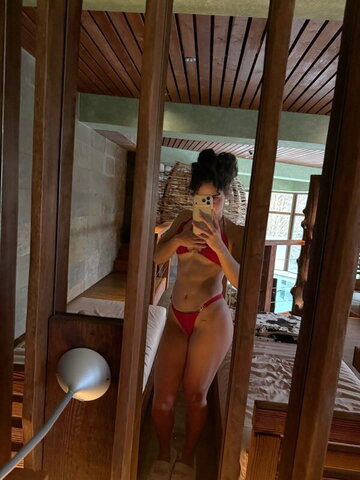Karin Qayumová nude photo 11