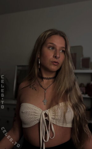Karina.goltz nude photo 11