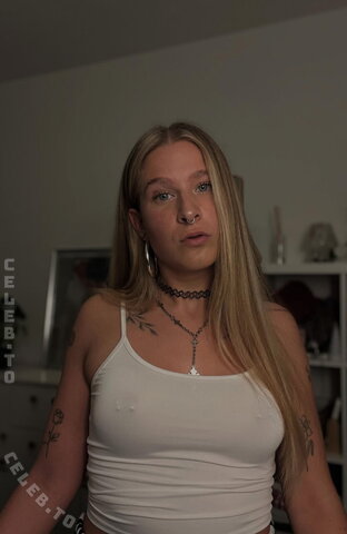 Karina.goltz nude photo 9
