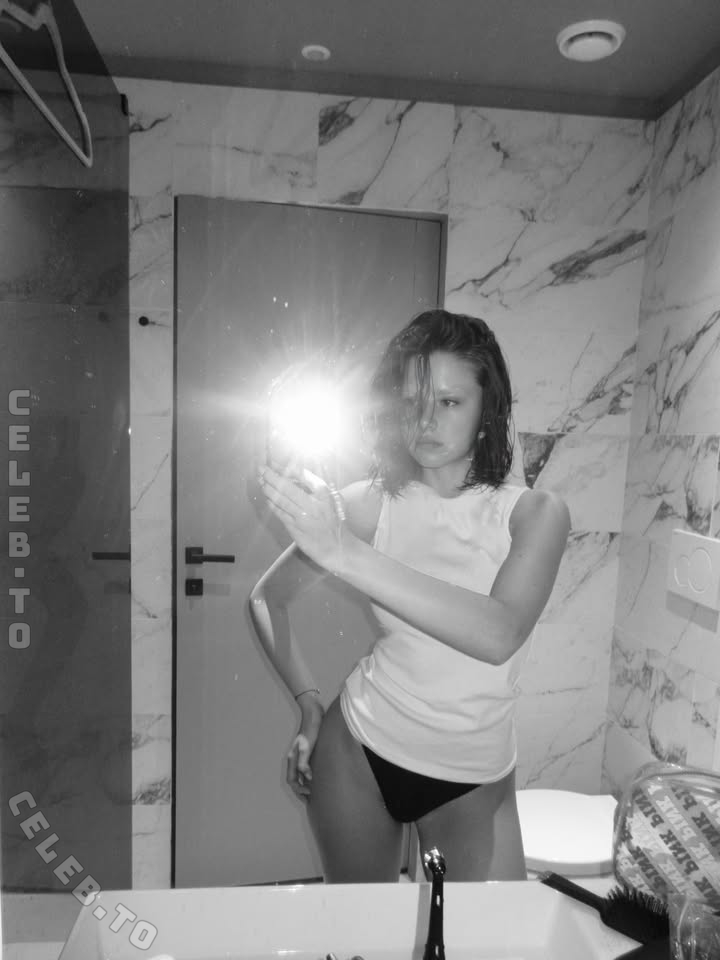 Karlotta Nila nude photo 5