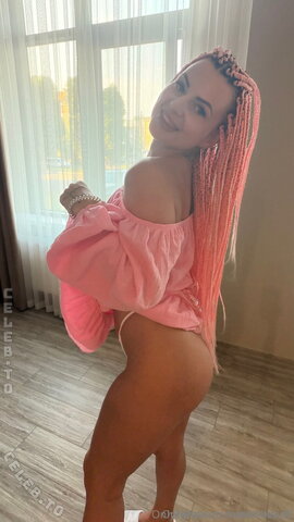 Karolinka.ofi nude photo 24